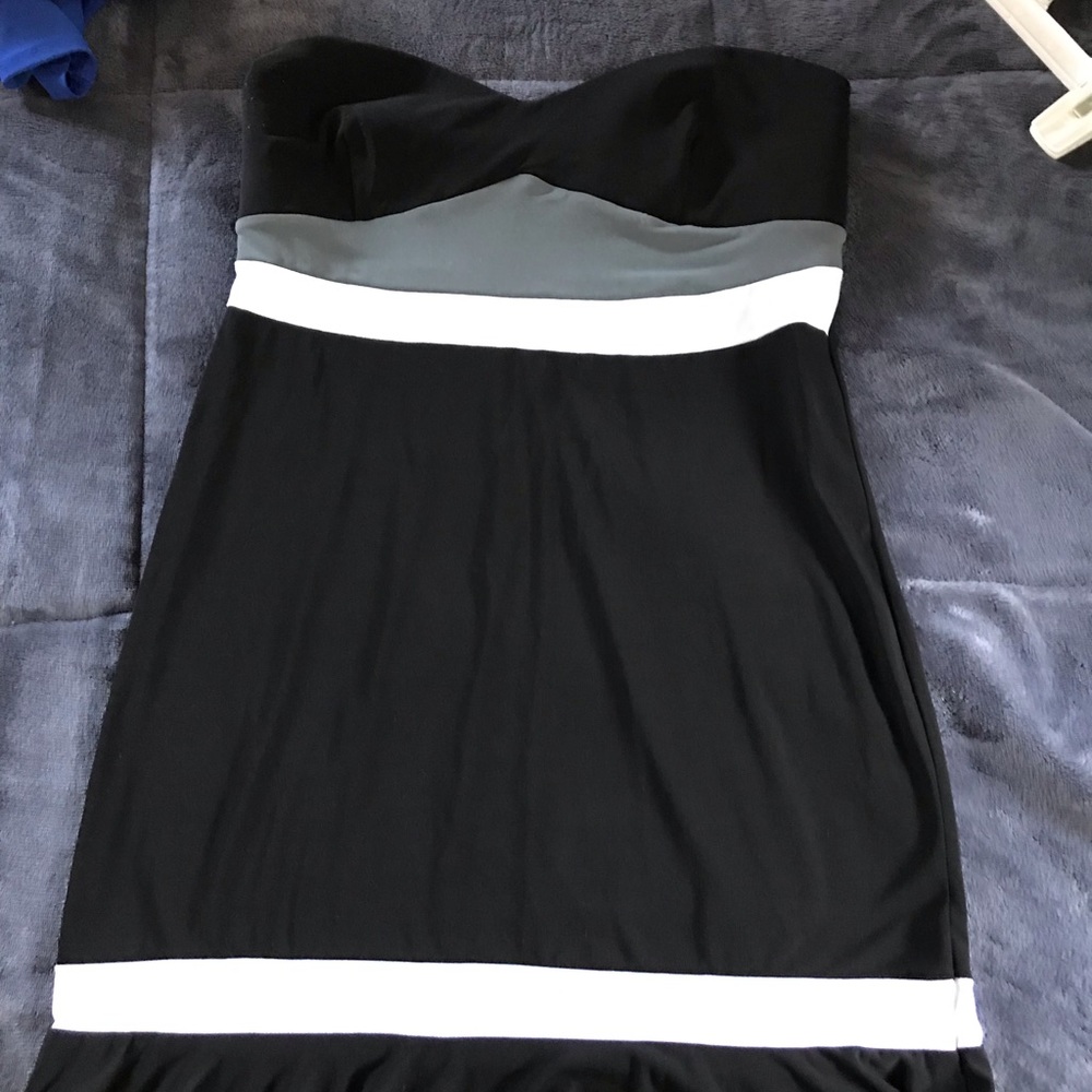 Black/white strapless dress